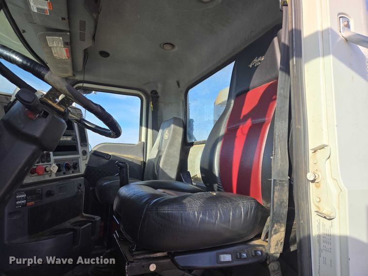 image for item EB1223 2012 Mack Pinnacle semi truck