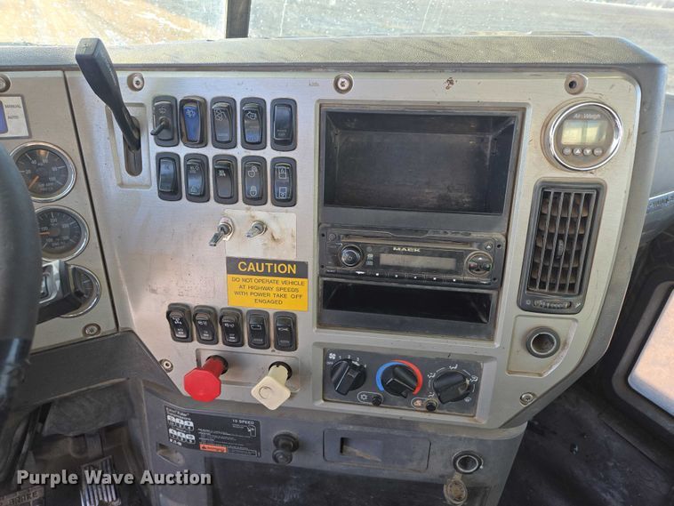 image for item EB1223 2012 Mack Pinnacle semi truck