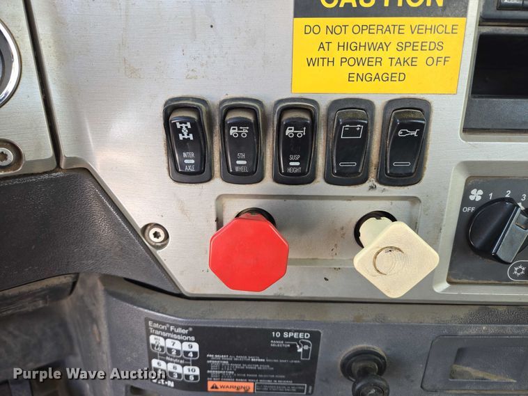 image for item EB1223 2012 Mack Pinnacle semi truck