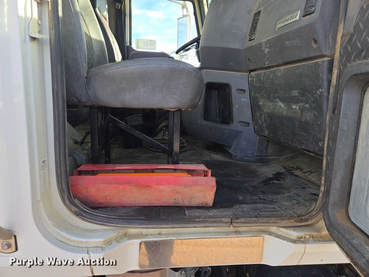 image for item EB1223 2012 Mack Pinnacle semi truck