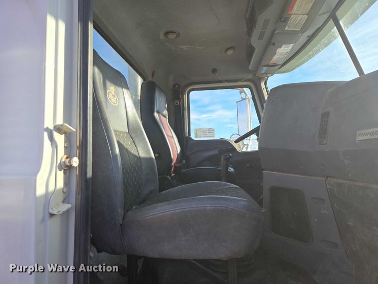 image for item EB1223 2012 Mack Pinnacle semi truck