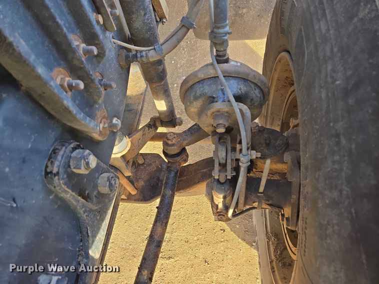 image for item EB1223 2012 Mack Pinnacle semi truck