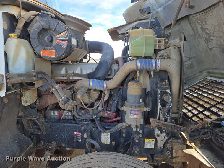 image for item EB1223 2012 Mack Pinnacle semi truck