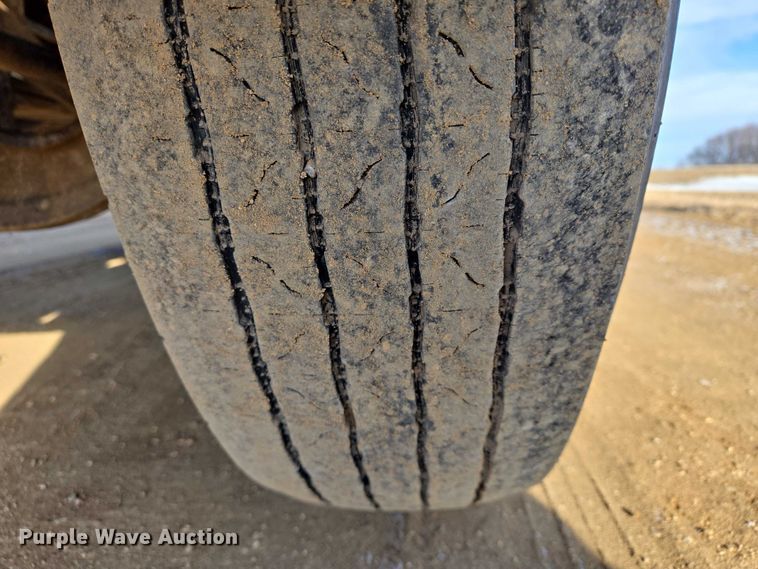 image for item EB1223 2012 Mack Pinnacle semi truck