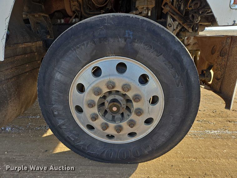 image for item EB1223 2012 Mack Pinnacle semi truck