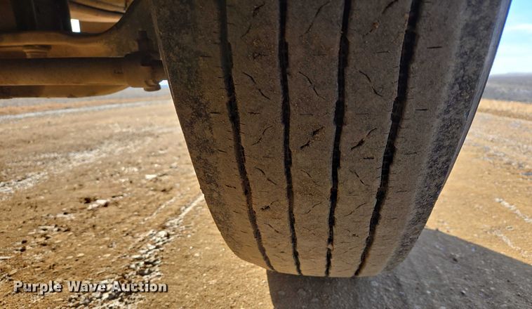 image for item EB1223 2012 Mack Pinnacle semi truck