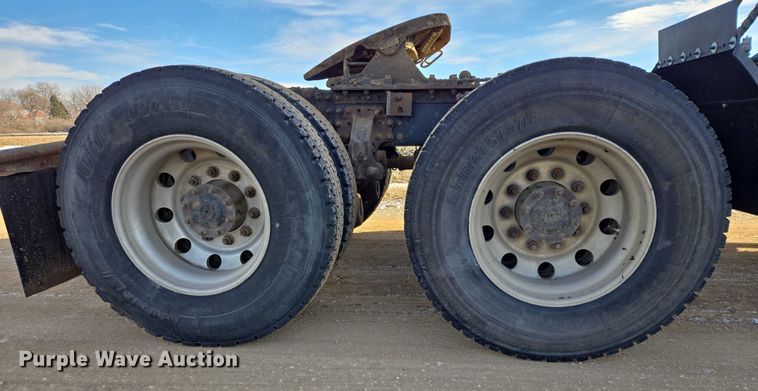 image for item EB1223 2012 Mack Pinnacle semi truck