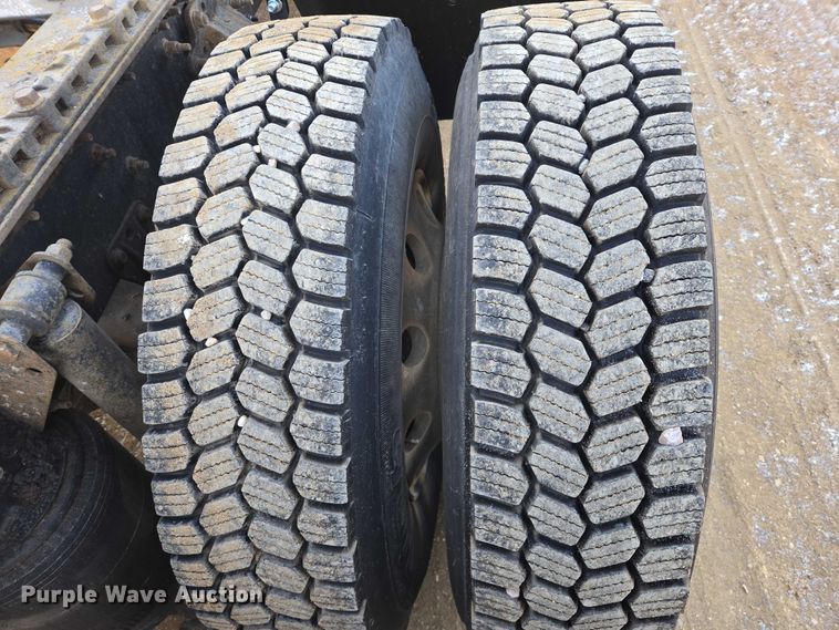 image for item EB1223 2012 Mack Pinnacle semi truck