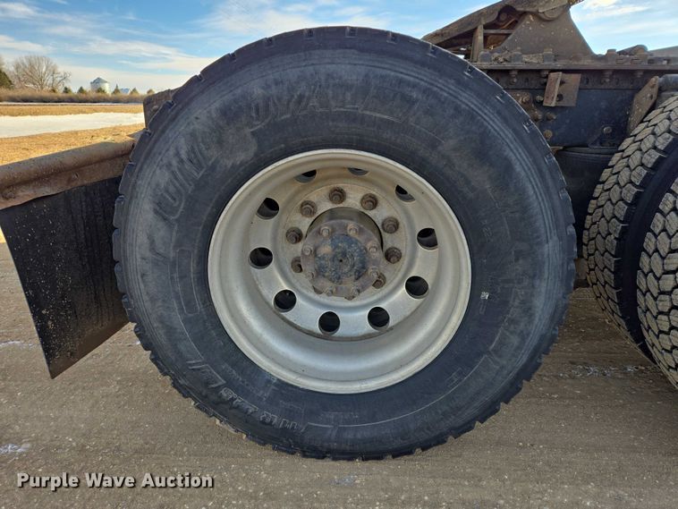 image for item EB1223 2012 Mack Pinnacle semi truck