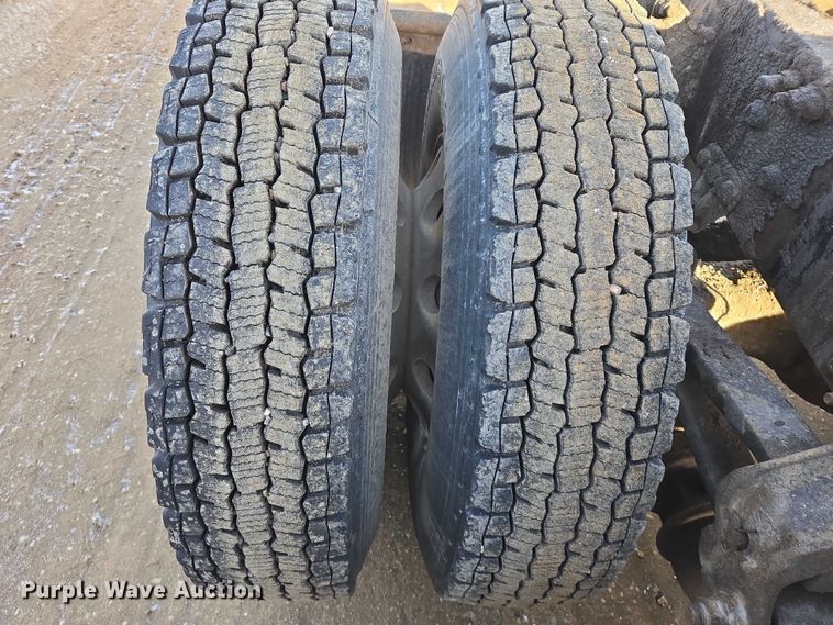 image for item EB1223 2012 Mack Pinnacle semi truck