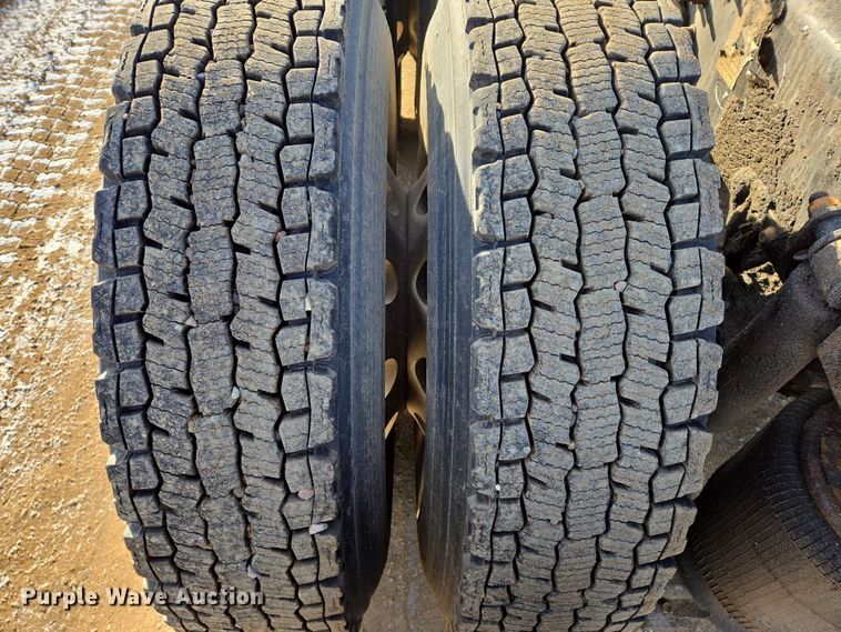 image for item EB1223 2012 Mack Pinnacle semi truck