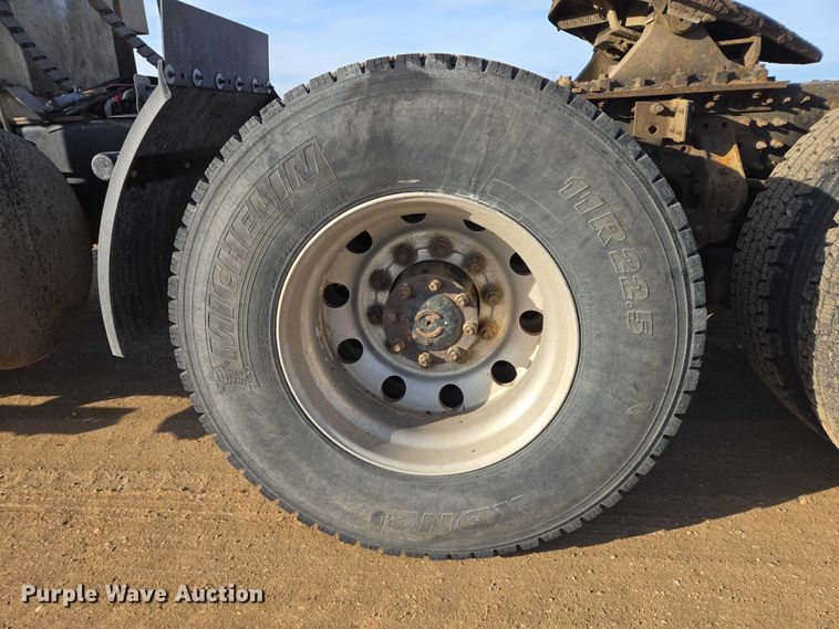 image for item EB1223 2012 Mack Pinnacle semi truck