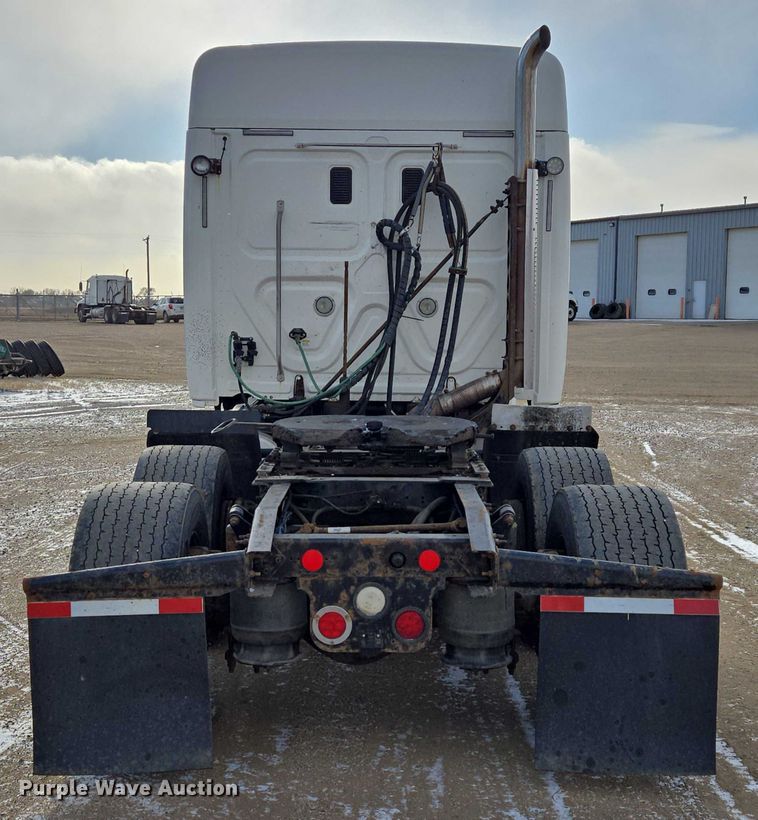 image for item EB1253 2017 Freightliner Cascadia semi truck