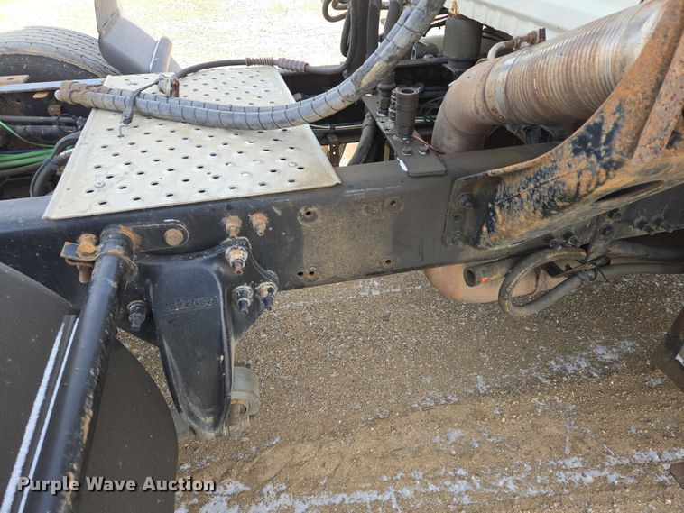 image for item EB1253 2017 Freightliner Cascadia semi truck