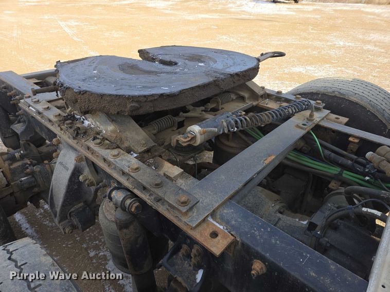 image for item EB1253 2017 Freightliner Cascadia semi truck