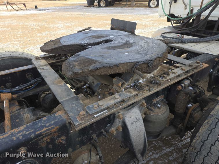 image for item EB1253 2017 Freightliner Cascadia semi truck