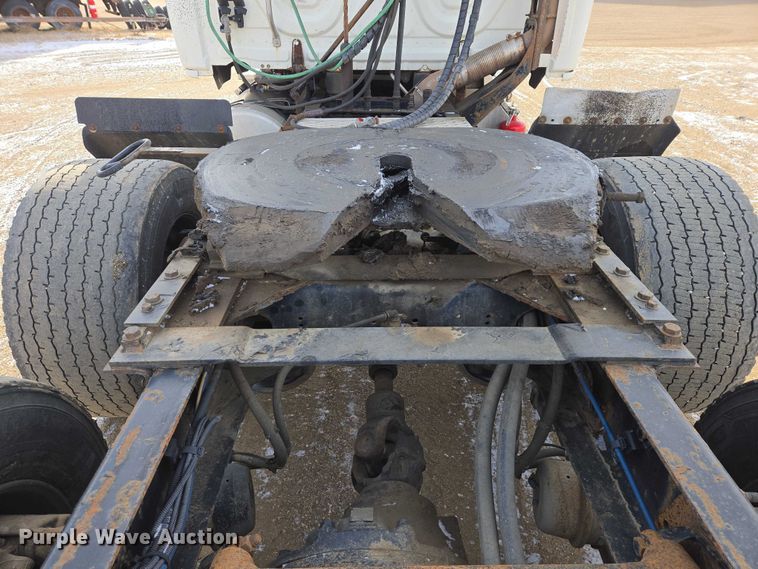 image for item EB1253 2017 Freightliner Cascadia semi truck