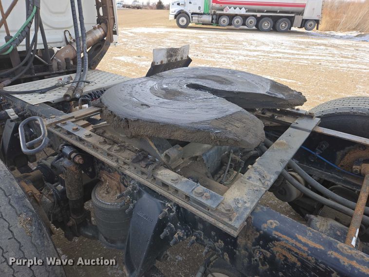 image for item EB1253 2017 Freightliner Cascadia semi truck