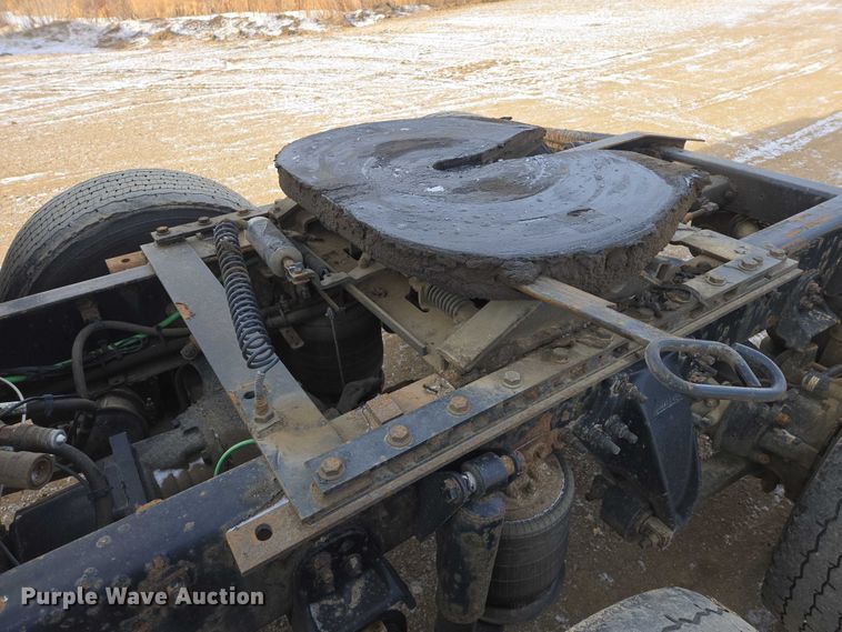 image for item EB1253 2017 Freightliner Cascadia semi truck