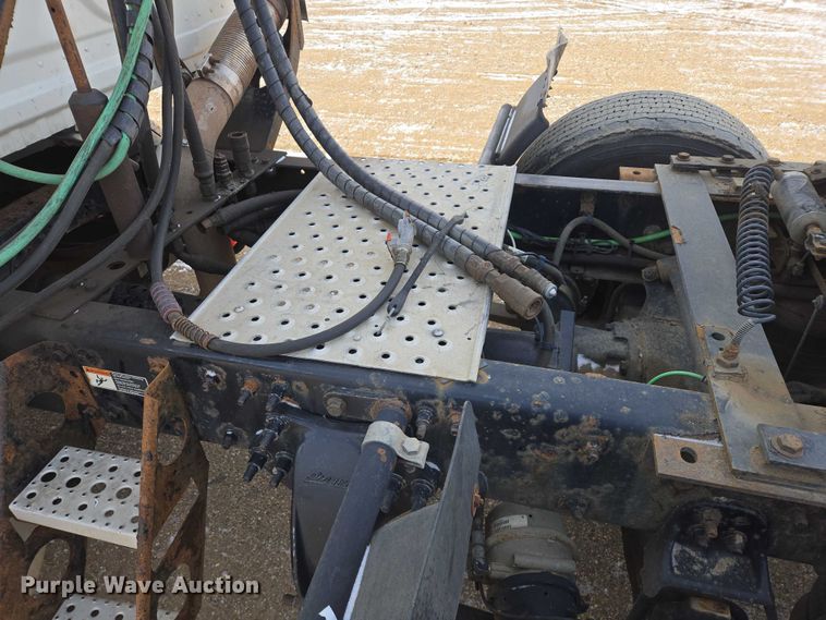 image for item EB1253 2017 Freightliner Cascadia semi truck