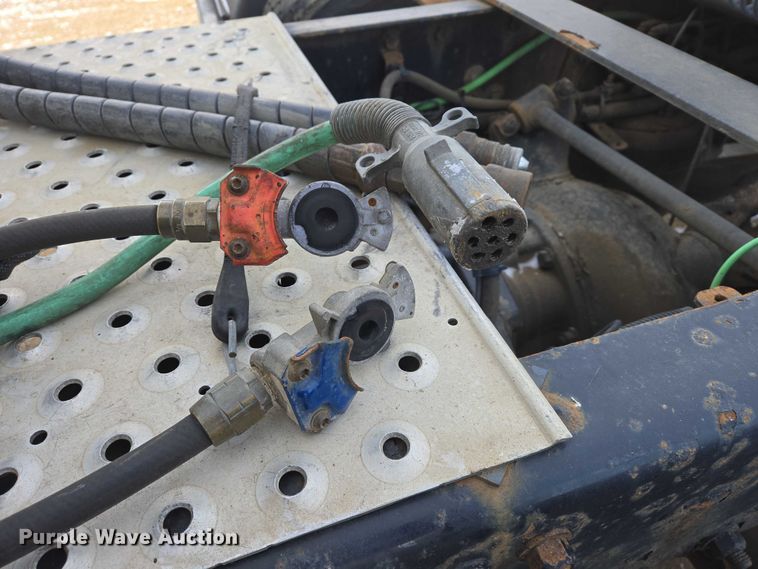 image for item EB1253 2017 Freightliner Cascadia semi truck