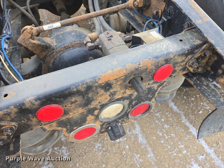 image for item EB1253 2017 Freightliner Cascadia semi truck