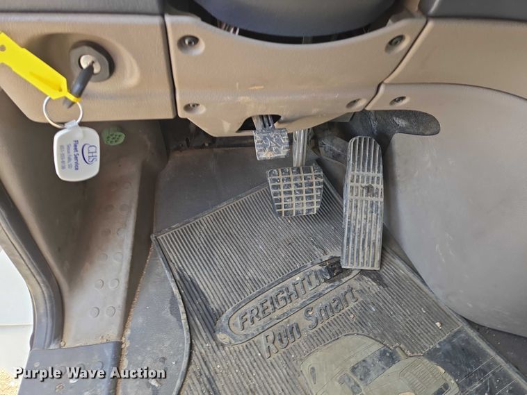 image for item EB1253 2017 Freightliner Cascadia semi truck