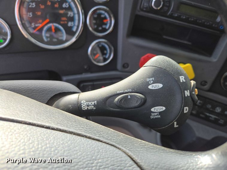 image for item EB1253 2017 Freightliner Cascadia semi truck