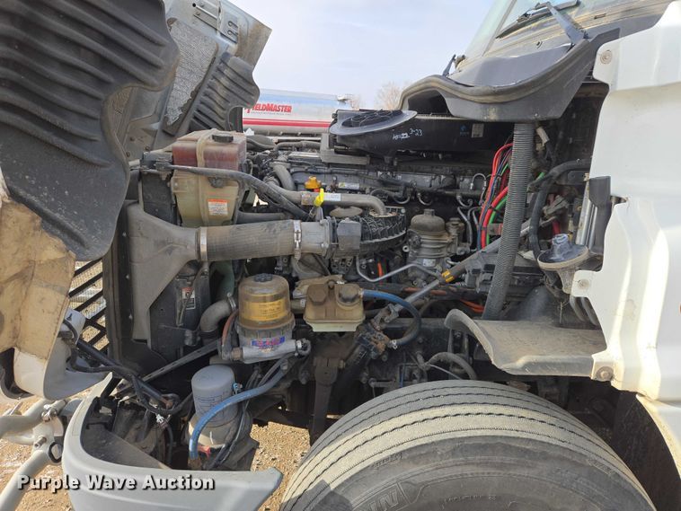 image for item EB1253 2017 Freightliner Cascadia semi truck