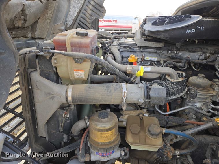 image for item EB1253 2017 Freightliner Cascadia semi truck