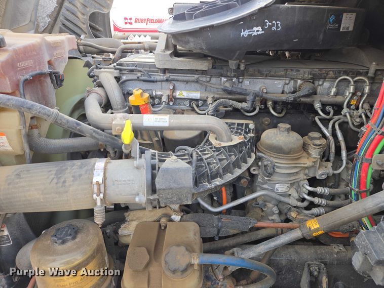 image for item EB1253 2017 Freightliner Cascadia semi truck