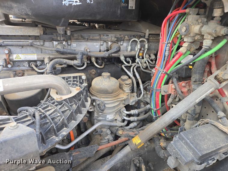 image for item EB1253 2017 Freightliner Cascadia semi truck