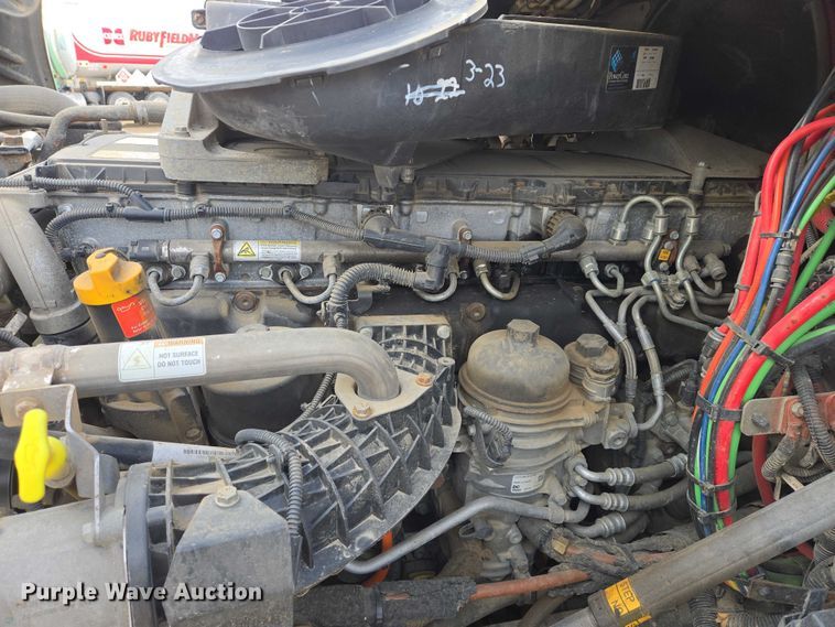 image for item EB1253 2017 Freightliner Cascadia semi truck