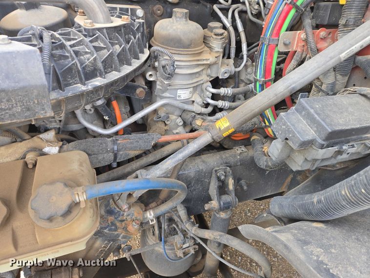 image for item EB1253 2017 Freightliner Cascadia semi truck