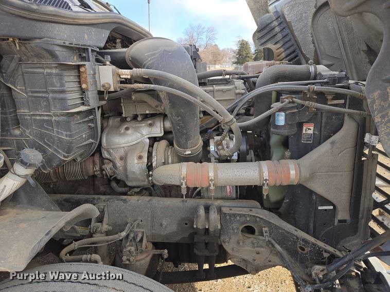 image for item EB1253 2017 Freightliner Cascadia semi truck