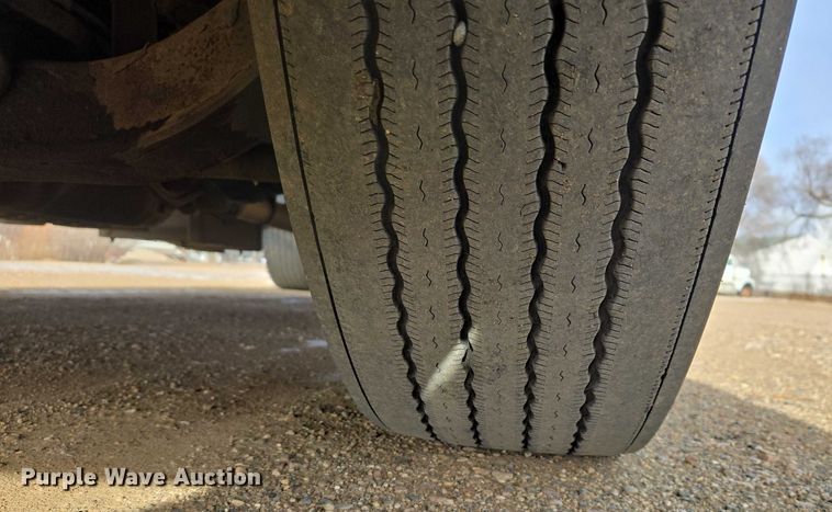 image for item EB1253 2017 Freightliner Cascadia semi truck