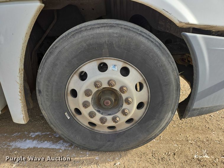 image for item EB1253 2017 Freightliner Cascadia semi truck