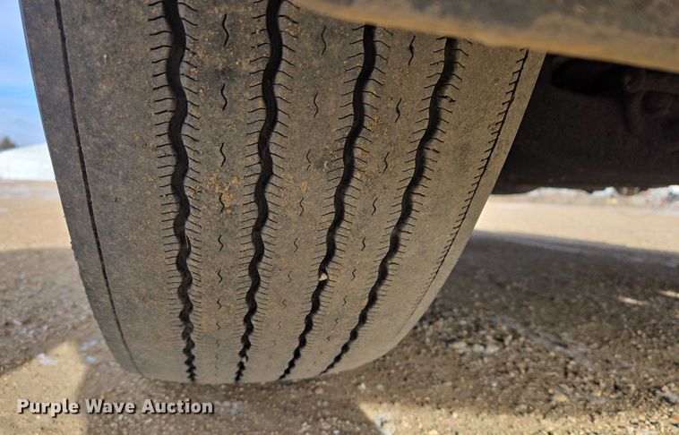 image for item EB1253 2017 Freightliner Cascadia semi truck