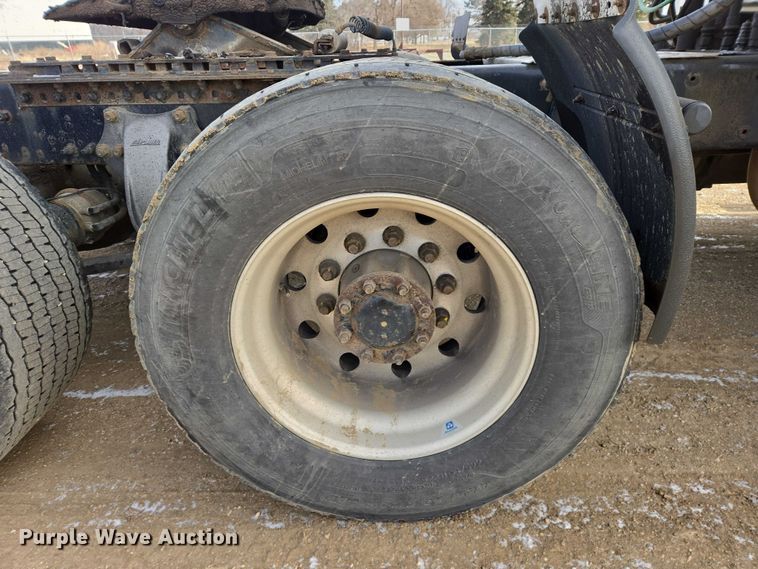 image for item EB1253 2017 Freightliner Cascadia semi truck