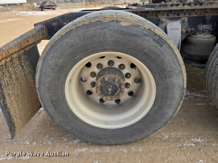 image for item EB1253 2017 Freightliner Cascadia semi truck