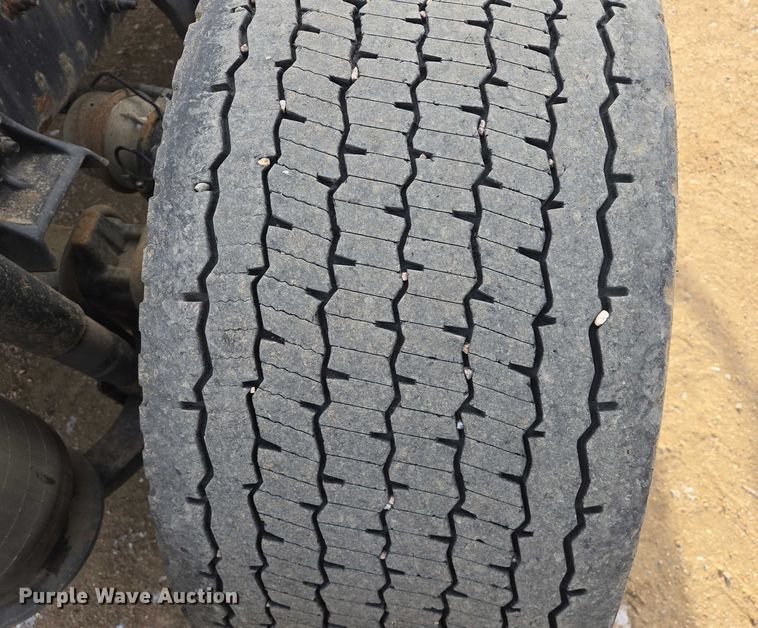 image for item EB1253 2017 Freightliner Cascadia semi truck