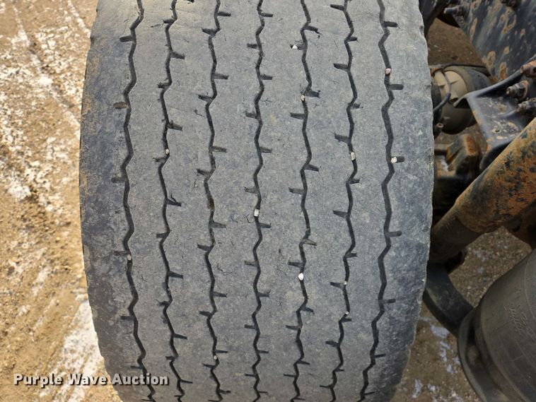 image for item EB1253 2017 Freightliner Cascadia semi truck