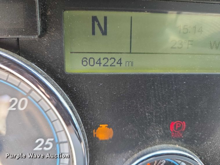 image for item EB1253 2017 Freightliner Cascadia semi truck