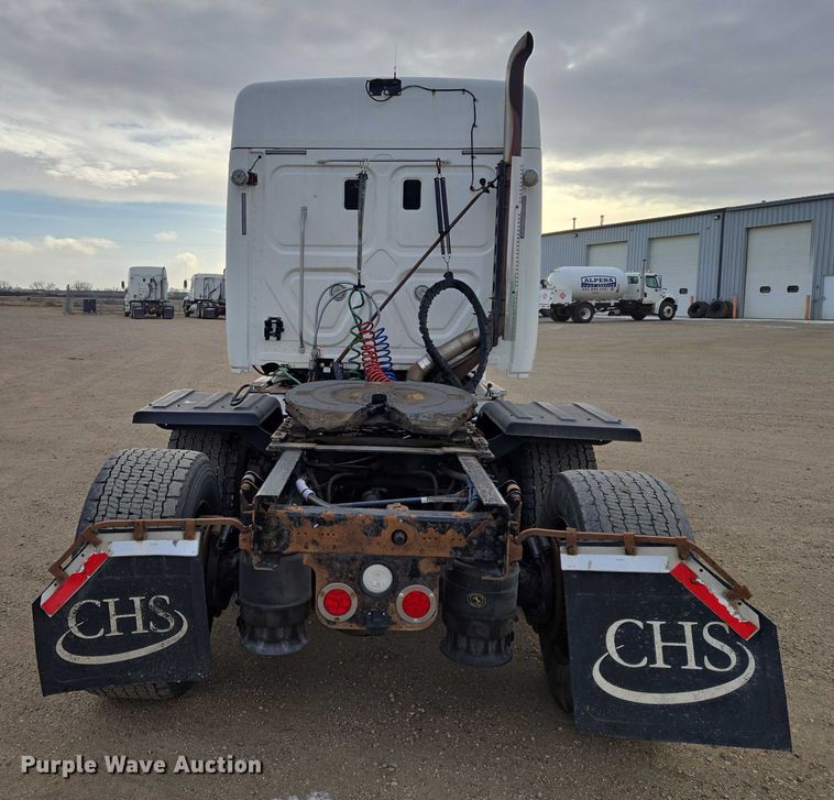 image for item EB1254 2015 Freightliner Cascadia semi truck