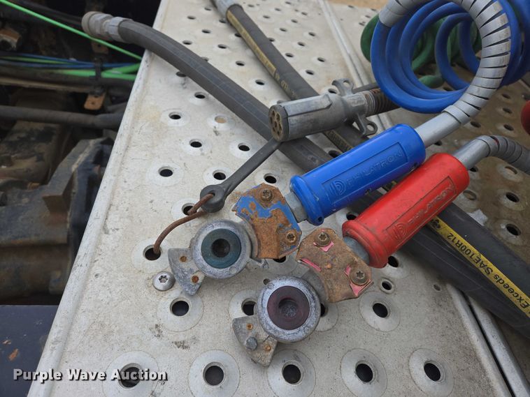 image for item EB1254 2015 Freightliner Cascadia semi truck