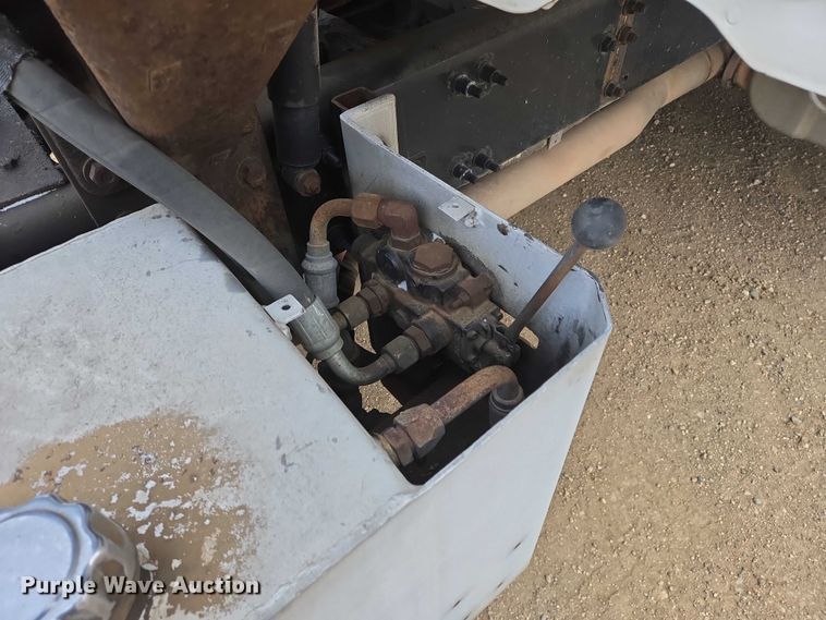 image for item EB1254 2015 Freightliner Cascadia semi truck