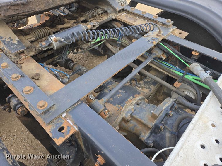 image for item EB1254 2015 Freightliner Cascadia semi truck