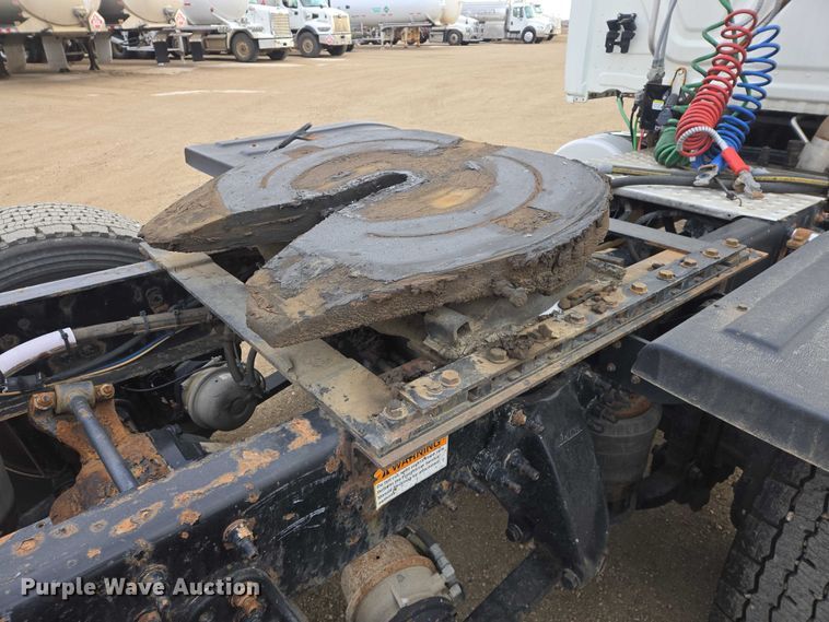 image for item EB1254 2015 Freightliner Cascadia semi truck