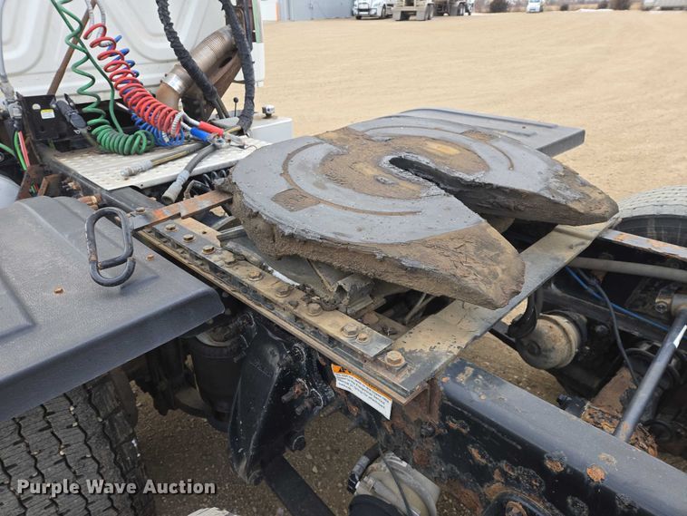 image for item EB1254 2015 Freightliner Cascadia semi truck