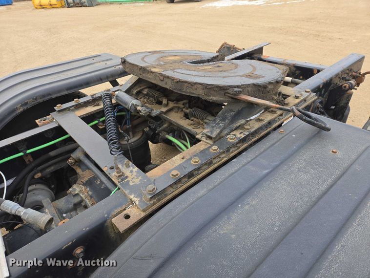 image for item EB1254 2015 Freightliner Cascadia semi truck